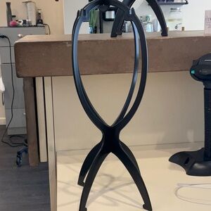 3 Wig stands